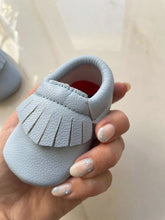 Load image into Gallery viewer, Baby Blue Fringe Moccasins
