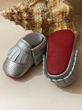 Load image into Gallery viewer, Silver Fringe Baby Moccasins
