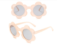 Load image into Gallery viewer, Daffodil Flower Shaped Sunglasses - Peach
