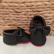 Load image into Gallery viewer, Red bottom Baby girl shoes, Red sole baby moccasins Baby girl gift set, Baby Shower Gift, Baby Girl Black Leather Shoe, Louboutin Baby - Bow
