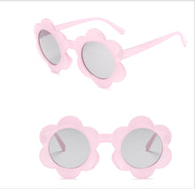 Load image into Gallery viewer, Daffodil Flower Shaped Sunglasses - Pink
