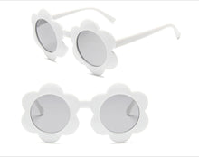 Load image into Gallery viewer, Kid&#39;s Daffodil Flower Shaped Sunglasses - 4 Colors
