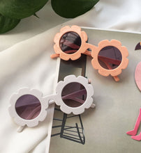 Load image into Gallery viewer, Daisy Flower Shaped Sunglasses - 4 Colors
